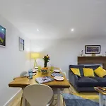 Woodmans Is Centrally Located In The Market Town Of Penrith, Only 15 Minutes From Ullswater * Пенрит