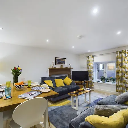 Woodmans Is Centrally Located In The Market Town Of Penrith, Only 15 Minutes From Ullswater Пенрит