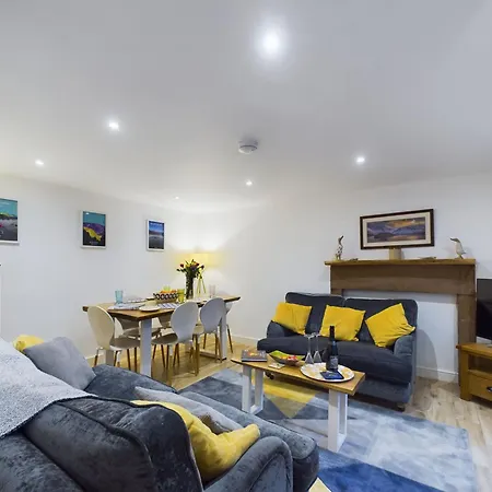 Woodmans Is Centrally Located In The Market Town Of Penrith, Only 15 Minutes From Ullswater * Пенрит